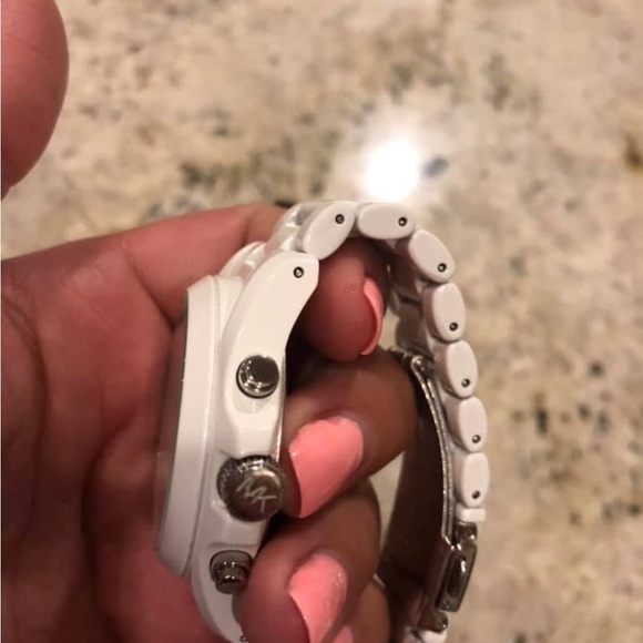 Michael Khors watch - Picture 3 of 5